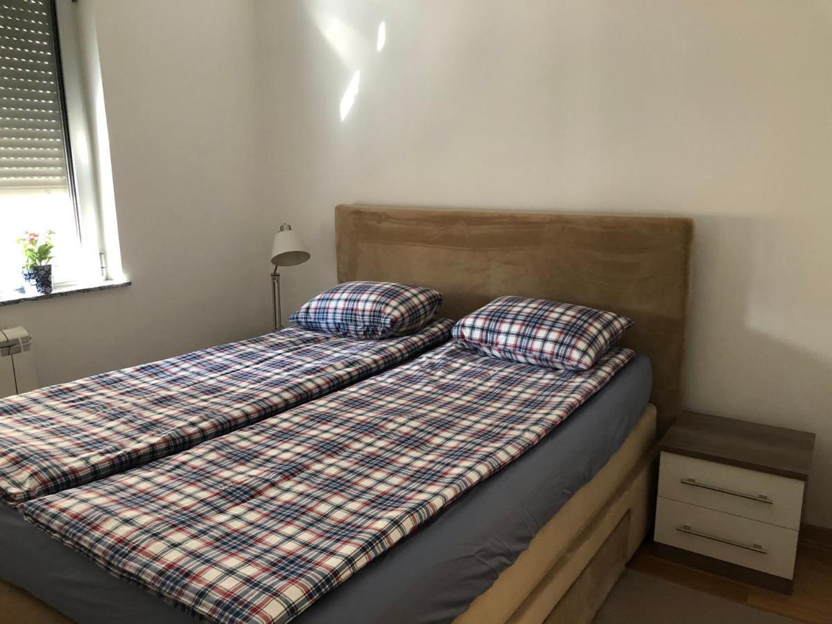 Modern 1 Bed Apartment, Near Shopping Mall Stadion Lägenhet *